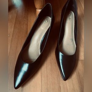 Clarks artisan leather pointed toe heels